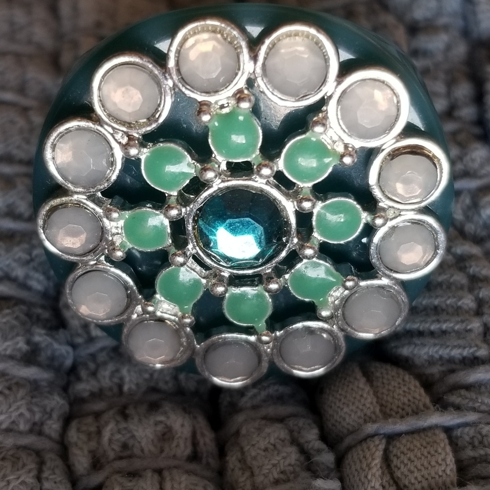 Pretty blue vintage Avon statement ring